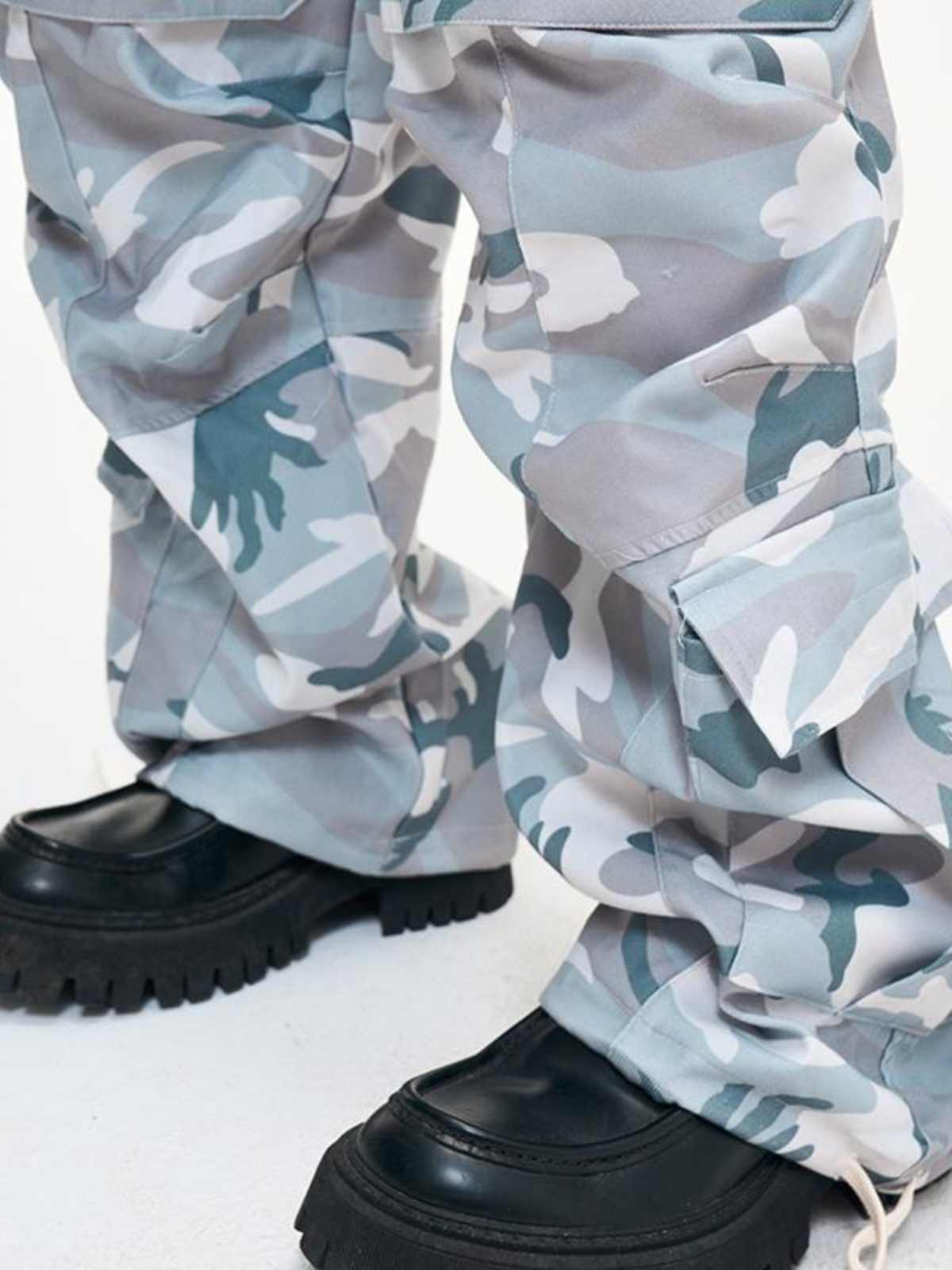 Camouflage workwear white trousers